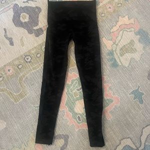 Spanx seamless black camo leggings